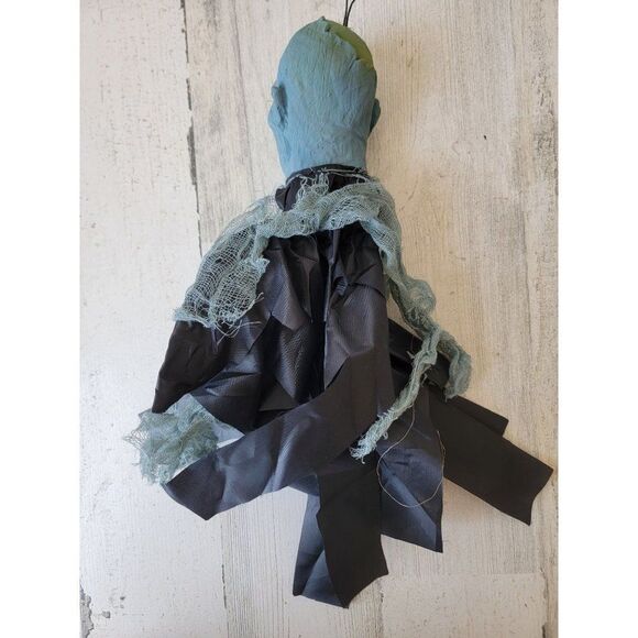 Mini rubber head hanging scary brain zombie prop Halloween - Picture 5 of 7